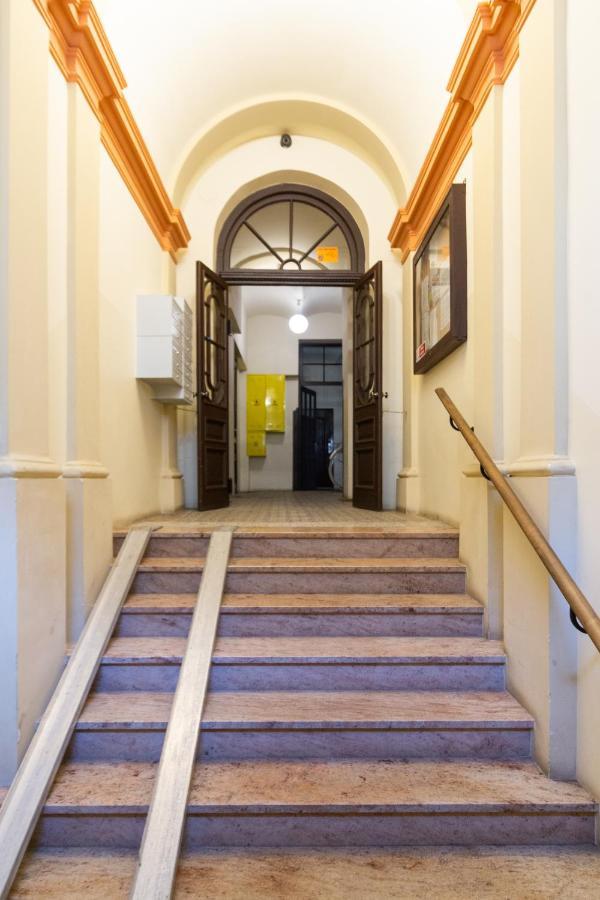 Lilly Apartment Main Train Station Old Town By The Castle Suites Krakow Exterior photo